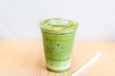 buzlu matcha latte yeşil çay Kupası