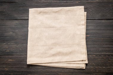 ahşap arka plan üzerinde mutfak bezi (peçete)