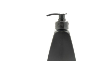 Beyaz arka plan üzerinde şampuan veya saç kremi şişe