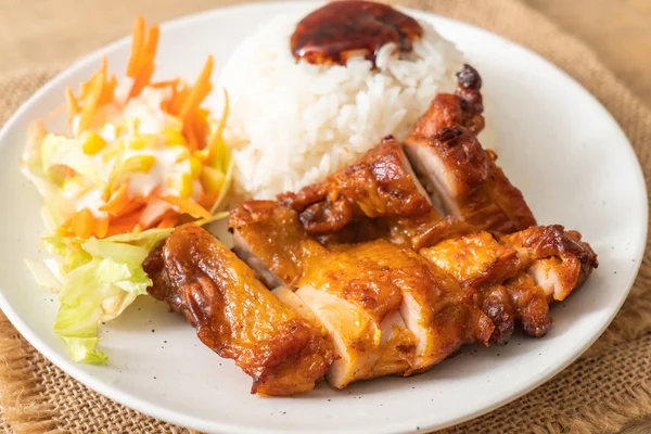 Teriyaki sosu ve pirinç ile ızgara tavuk — Stok fotoğraf