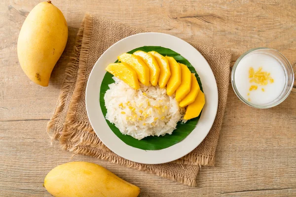 Mango with sticky rice — Stock Photo, Image