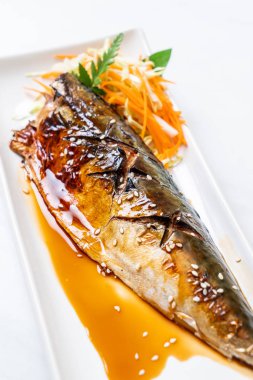 Teriyaki soslu ızgara Saba balık biftek