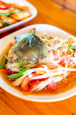 Mavi Yengeç ile papaya salatası