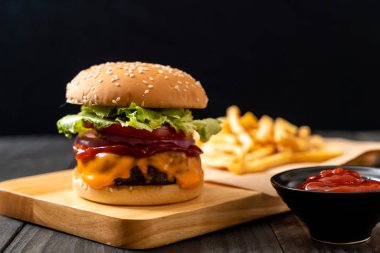taze lezzetli biftek burger peynir ve ketçap