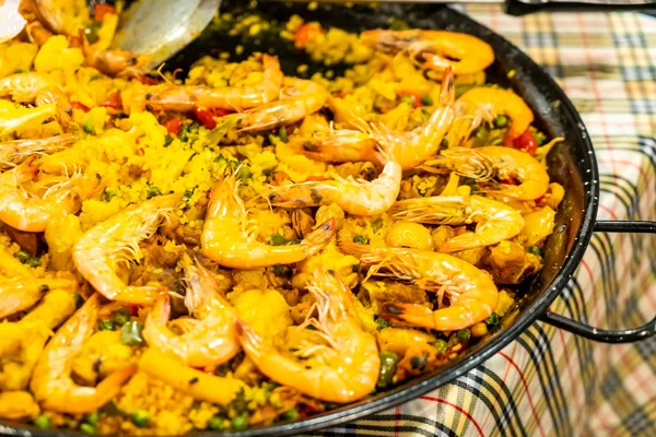 Arroz frito de caril com camarões — Fotografia de Stock