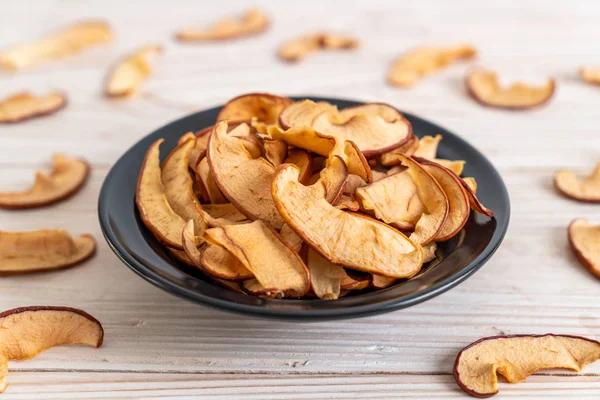 Manzana orgánica seca casera en rodajas — Foto de Stock