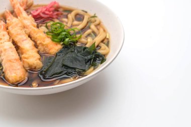 Udon ramen noodle ile karides tempura 