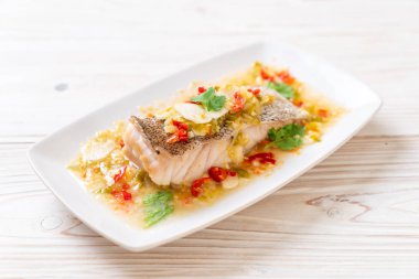 Kireç dressi orfoz balığı fileto Chili Lime Soslu buğulama