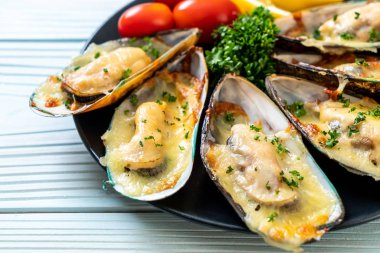 peynir pişmiş midye  