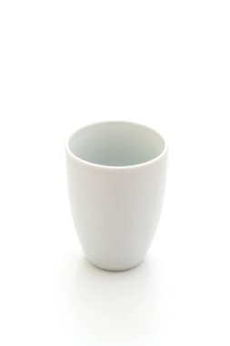 beyaz zemin üzerine beyaz kupa