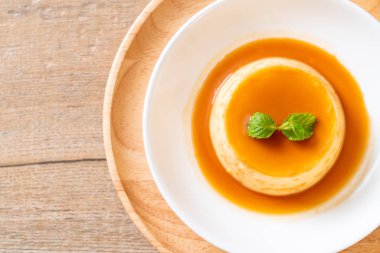 Ev yapımı karamel kremalı puding