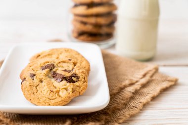 Çikolata parçacıklı kurabiye. 