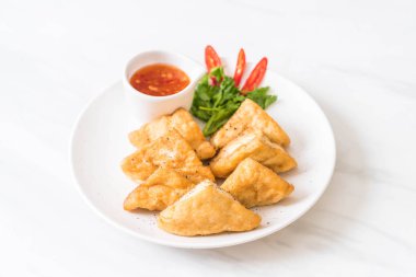 Kızarmış tofu - vegan gıda