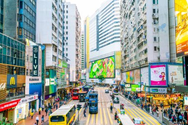 Hong Kong - 21 Şubat 2019: İnsanlar arasında Hennessy Road, Ca
