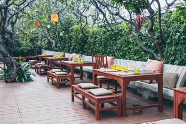 café restoranında yemek seti ile yemek tablo