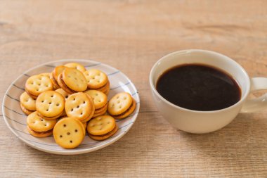 ananas reçeli ile bisküvi