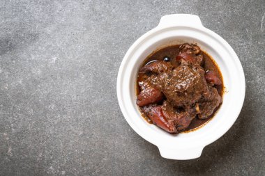 herb ile domuz eti güveç