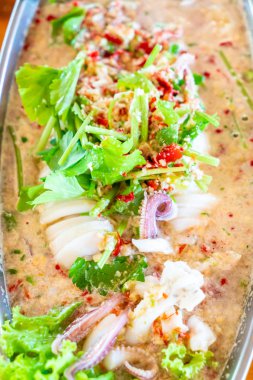 limon sosu ile baharatlı biber kalamar Buhar