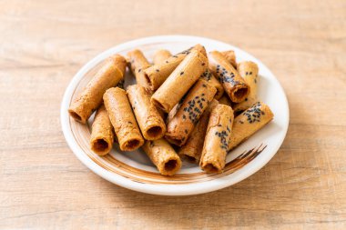 Taylandlı çıtır Hindistan cevizi rulo