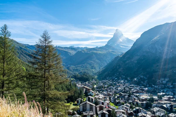 Zermatt village with Matterhorn background — Stock Photo, Image