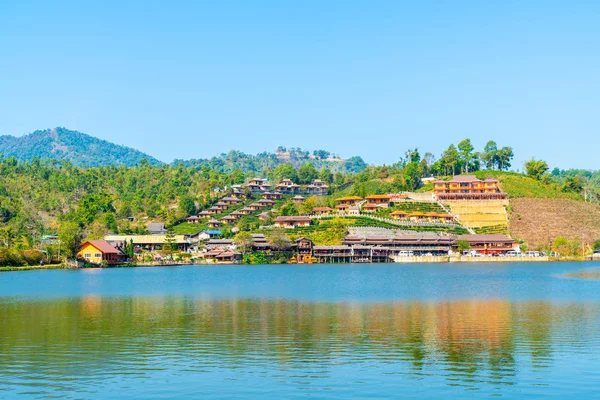 Ban rak thai, eine chinesische Siedlung in mae hong son, thailand. — Stockfoto