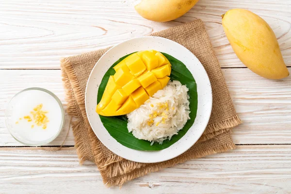 Mango with sticky rice — Stock Photo, Image