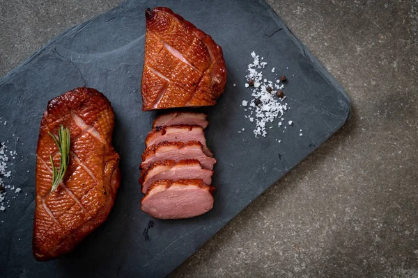 Kızarmış ördek göğsü