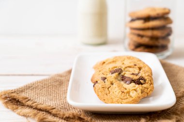 Çikolata parçacıklı kurabiye. 