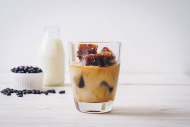 Sütlü kahve buz küpleri