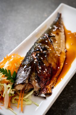 Teriyaki soslu ızgara Saba balık biftek