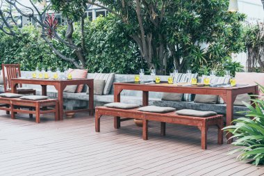 café restoranında yemek seti ile yemek tablo