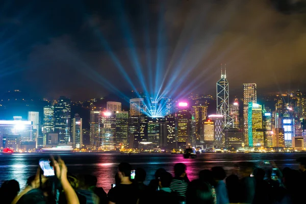 Panoramę miasta Hong Kong nocą i zapalają się — Zdjęcie stockowe