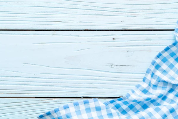 Panno da cucina (tovagliolo) su sfondo blu in legno — Foto Stock