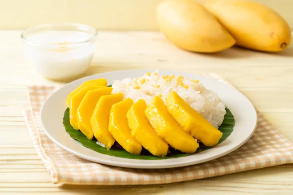 Mango med klibbigt ris — Stockfoto