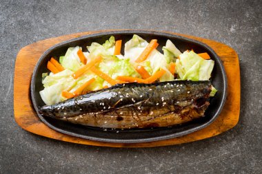 Teriyaki soslu ızgara Saba balık biftek