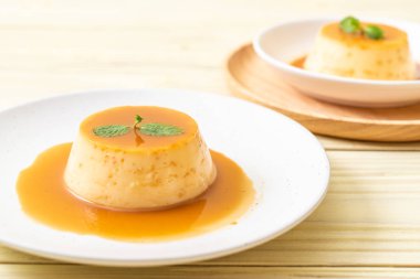 Ev yapımı karamel kremalı puding