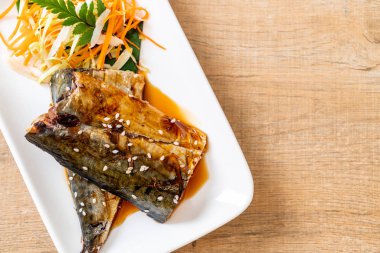 Teriyaki soslu ızgara Saba balık biftek