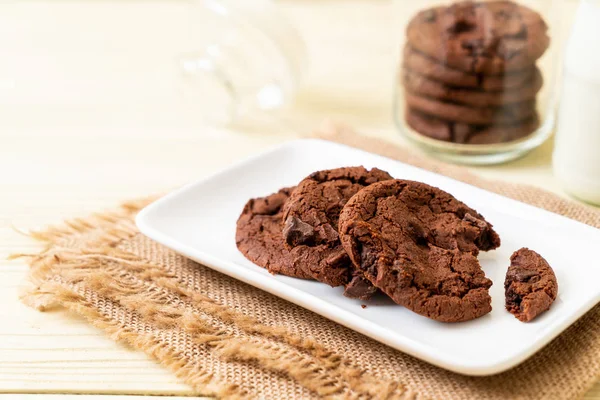 Galletas de chocolate con chispas de chocolate —  Fotos de Stock