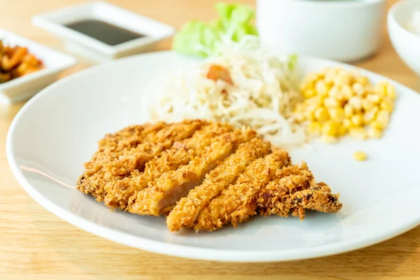 Gebratenes Schweineschnitzel (Tonkatsu) — Stockfoto