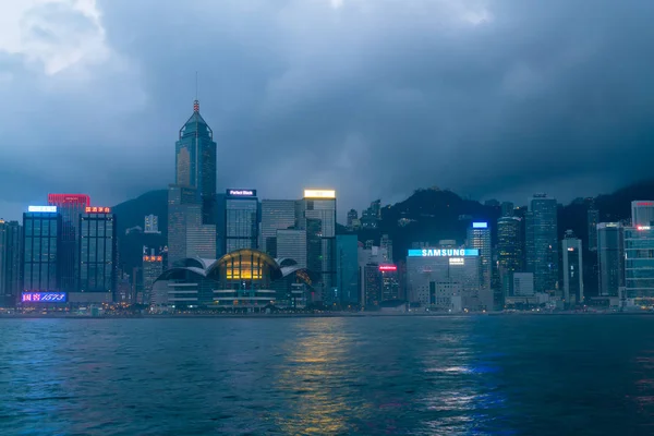 Χονγκ Κονγκ - Φεβ 20 2019: Σκηνή της Victoria Harbour το Χονγκ — Φωτογραφία Αρχείου