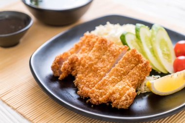 Japon derin kızarmış domuz pirzola (tonkatsu kümesi)