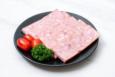 dilimlenmiş domuz pastırması Barbekü