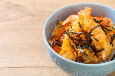 karides tempura pirinç kase karides yumurta ve deniz yosunu ile
