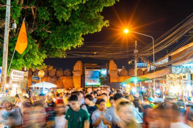 Chiang Mai Tayland - 17 Şubat 2019: Tha-Pae kapısı çok courtya