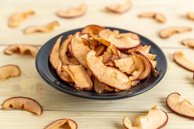 Ev yapımı kurutulmuş organik elma dilimli