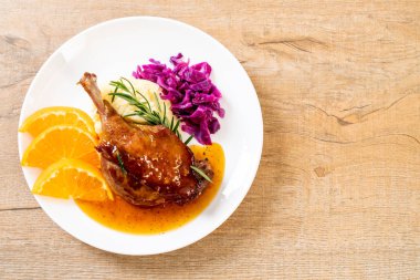 Biftek Portakal soslu ördek bacak