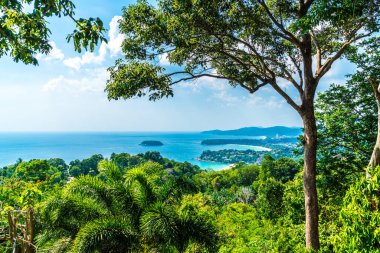 Tropikal plaj manzarası, Karon view Phuket, Tayland gelin