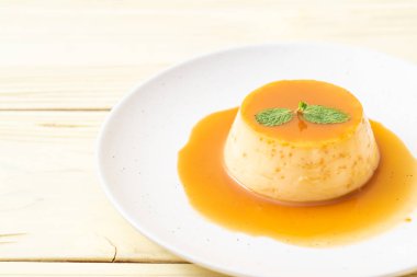 Ev yapımı karamel kremalı puding