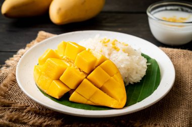 yapışkan pirinç ile mango