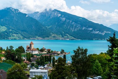 İsviçre 'deki Spiez Kalesi